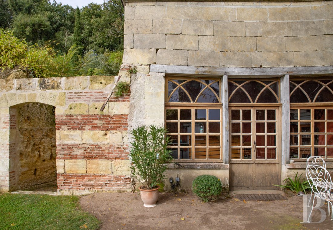 A château and its hamlet on the edge of a forest in the heights of a village near Amboise, In Indre-et-Loire - photo  n°7